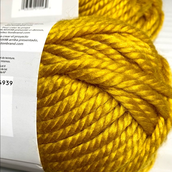 Hometown Bulky Yarn 2 skeins NWT - Picture 3 of 3